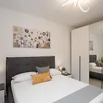 Lägenhet Attico Belvedere - Terrazza Con Barbecue E Jacuzzi Privata *