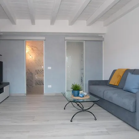 Апартаменты Attico Belvedere - Terrazza Con Barbecue E Jacuzzi Privata *