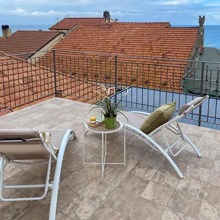 Attico Belvedere - Terrazza Con Barbecue E Jacuzzi Privata アパート チェリアーレ