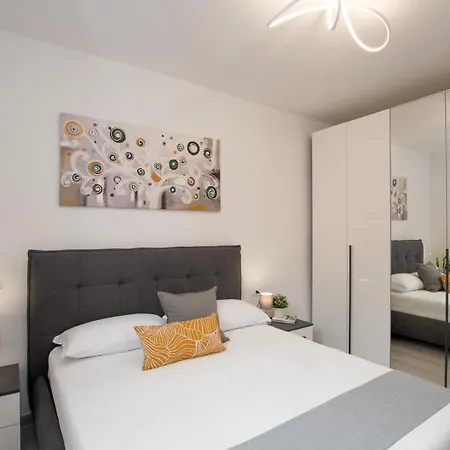 Апартаменты Attico Belvedere - Terrazza Con Barbecue E Jacuzzi Privata *